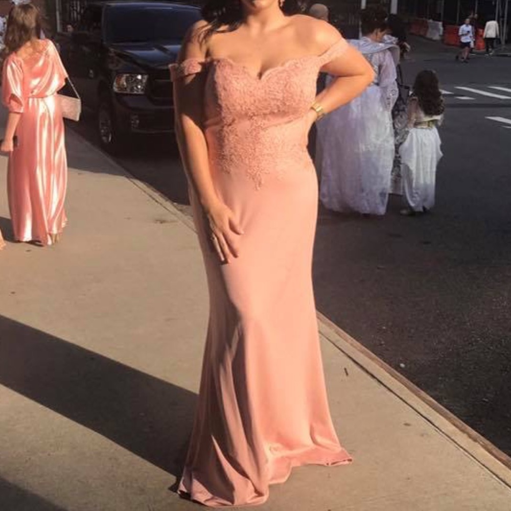 Worn once - beautiful bridesmaid dress 👗